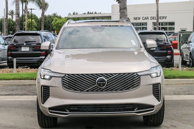 2026 Volvo XC90 B5 Plus photo 3