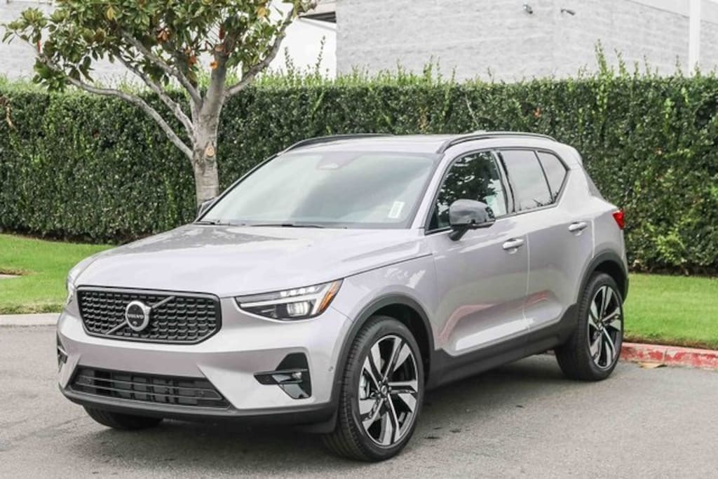 New 2026 Volvo XC40 B4 Plus SUV