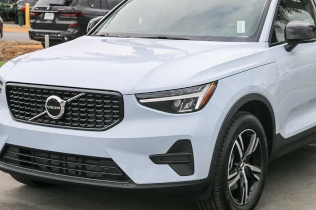 New 2026 Volvo XC40 B5 Core SUV