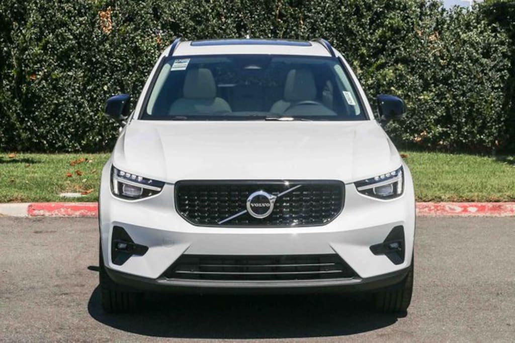 New 2026 Volvo XC40 B5 Plus SUV