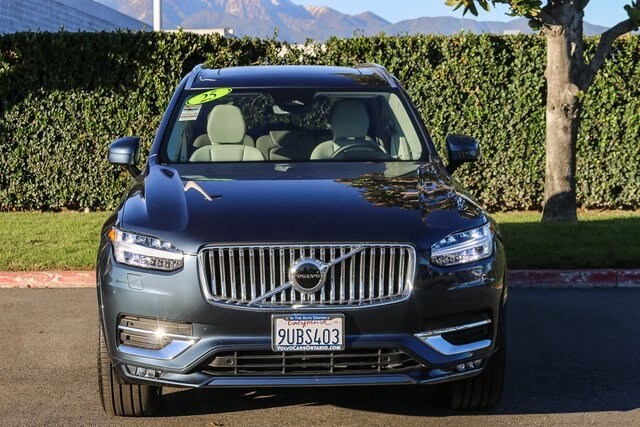 2025 Volvo XC90 Core photo 2