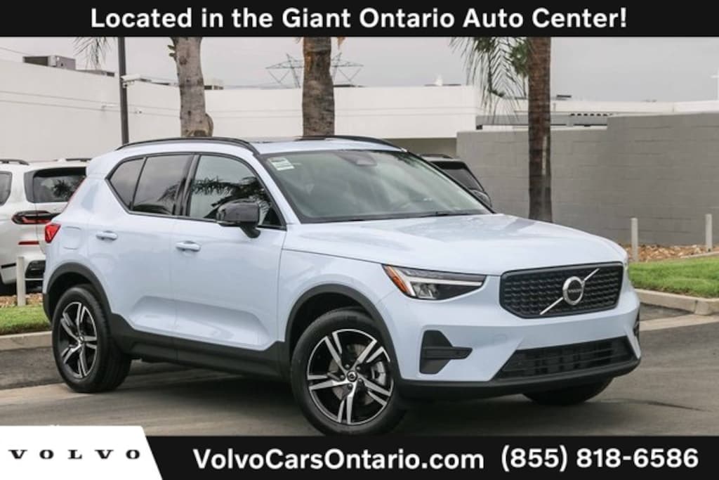New 2026 Volvo XC40 B5 Core SUV