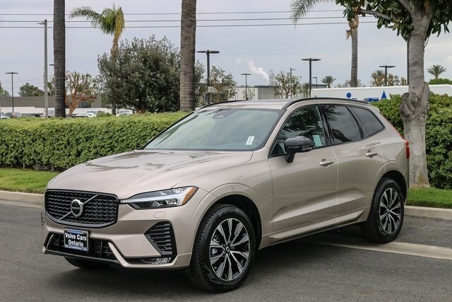 2025 Volvo XC60 B5 Core photo 3