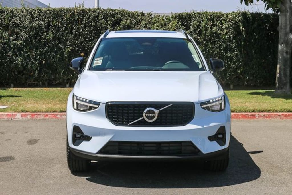 New 2026 Volvo XC40 B5 Plus SUV