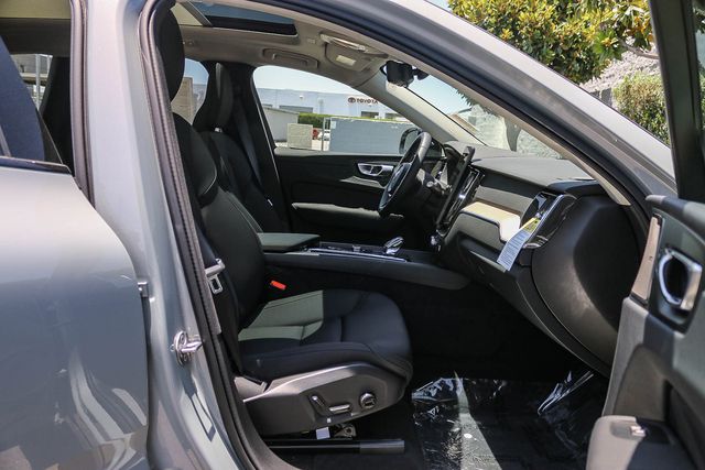 2026 Volvo XC60 Plus - Photo 18