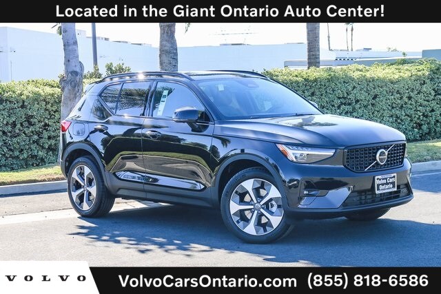 2025 Volvo XC40 B5 Plus Dark Theme SUV