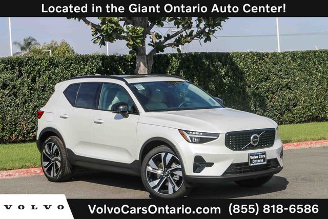 2026 Volvo XC40 B4 Plus Dark FWD's photo