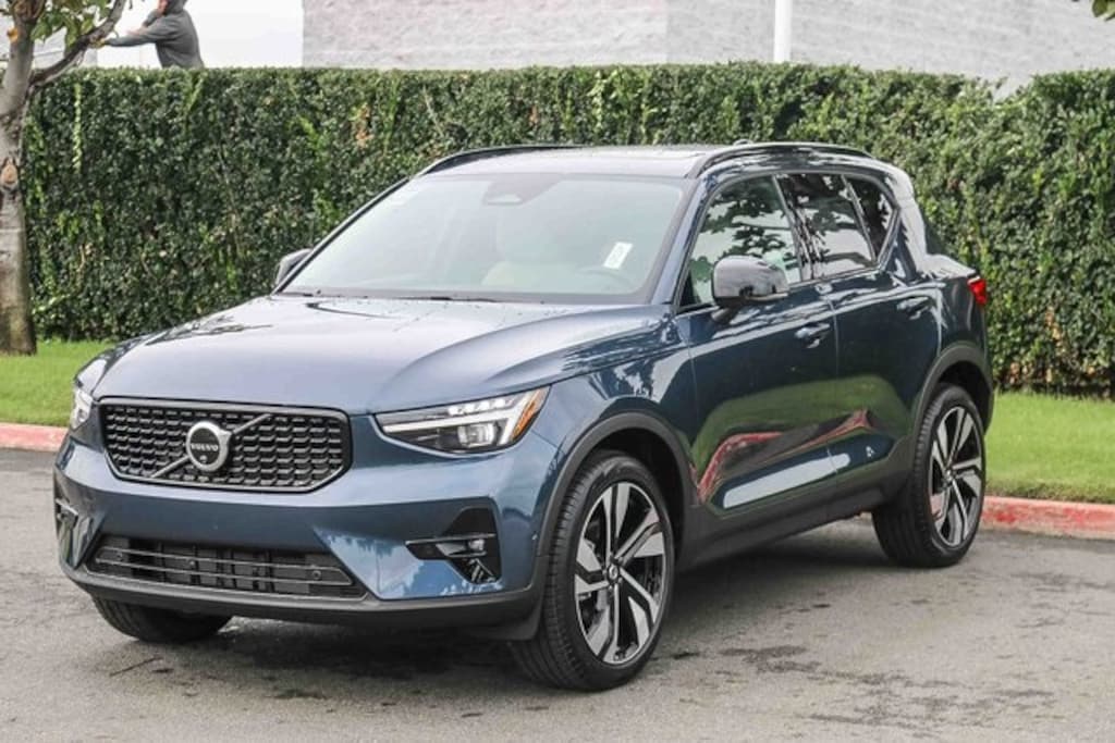 New 2026 Volvo XC40 B4 Plus SUV