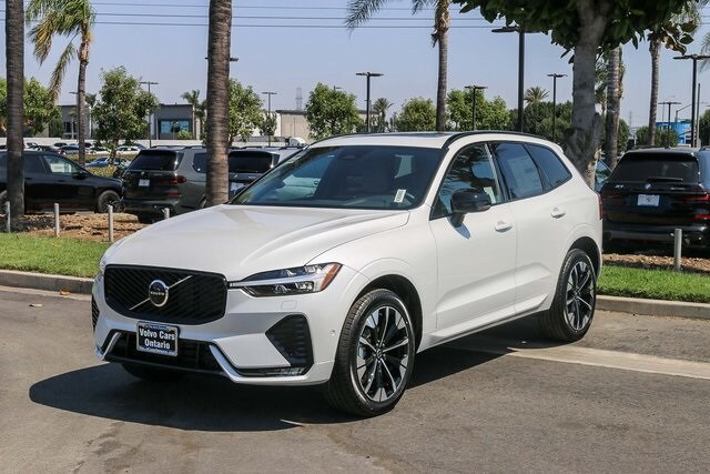 2026 Volvo XC60 B5 Plus photo 4