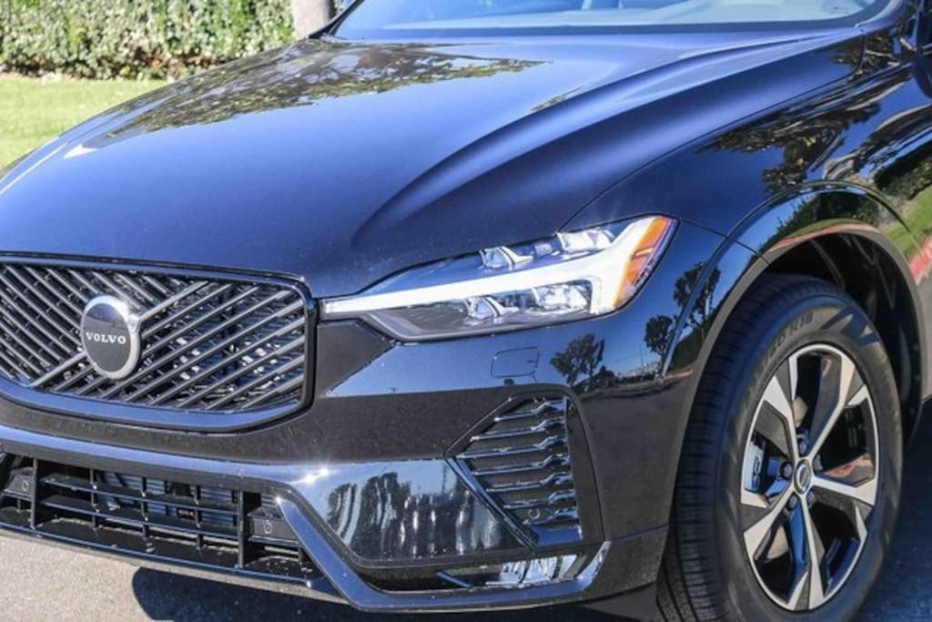 New 2026 Volvo XC60 B5 Core SUV