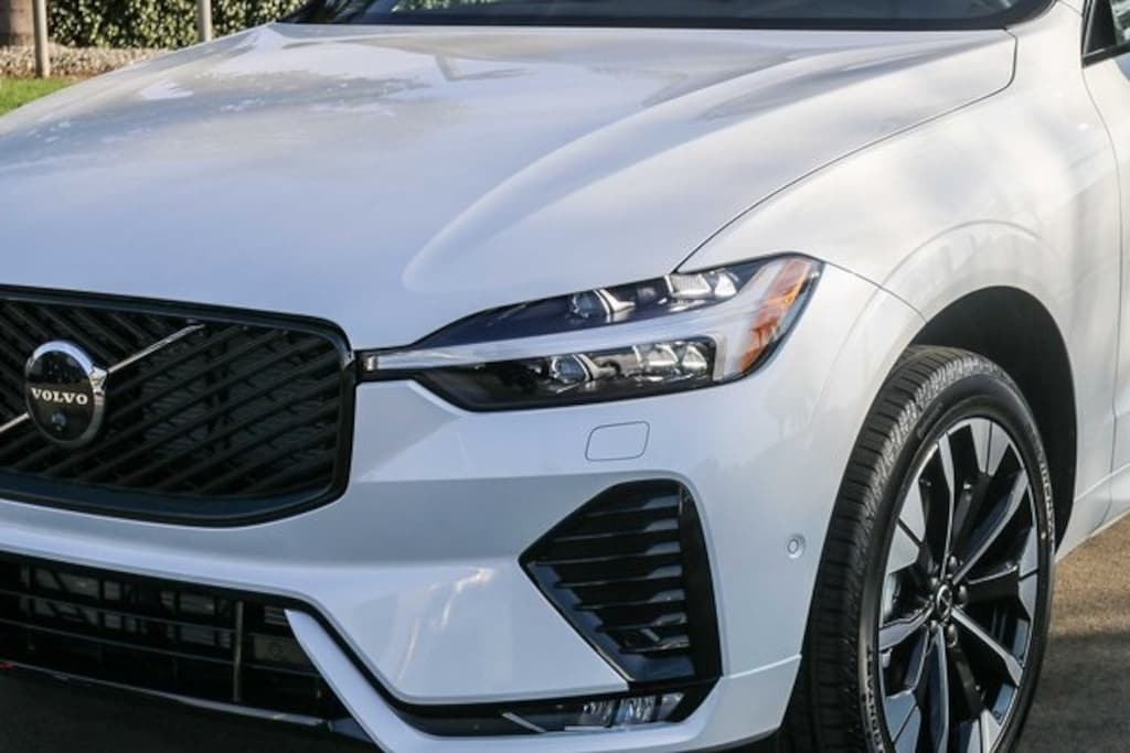 New 2026 Volvo XC60 B5 Plus SUV