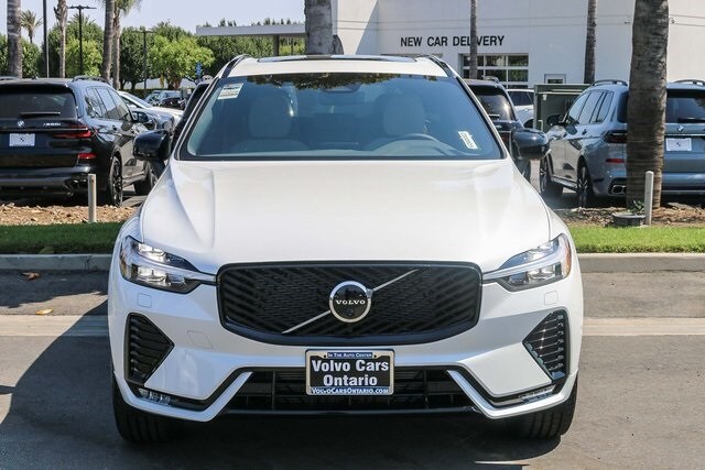 2026 Volvo XC60 B5 Plus photo 3