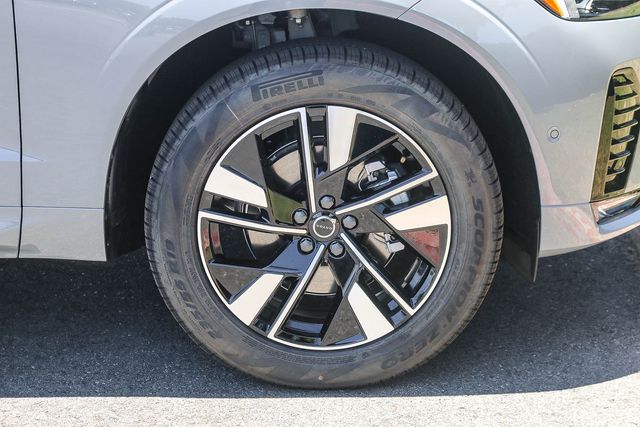 2026 Volvo XC60 Plus - Photo 12