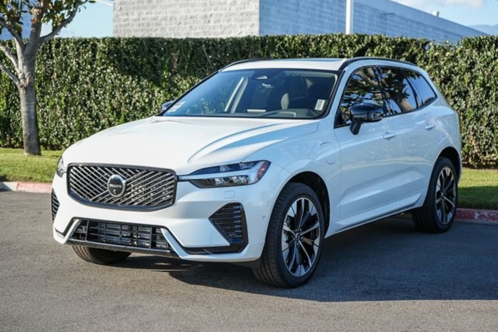 New 2026 Volvo XC60 plug-in hybrid T8 Plus SUV