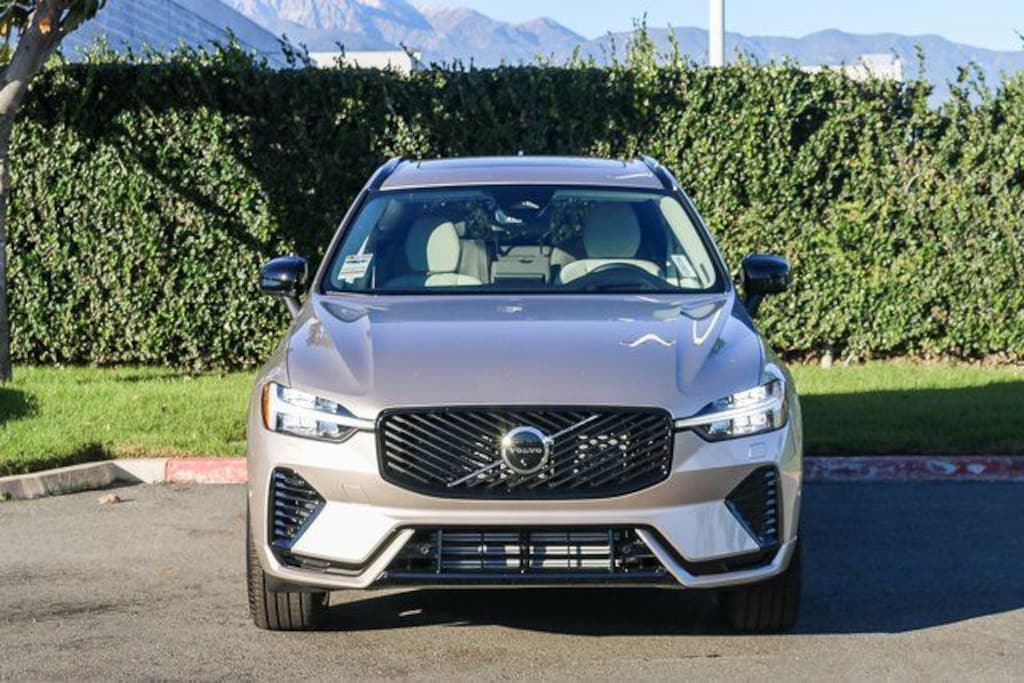 New 2026 Volvo XC60 plug-in hybrid T8 Ultra SUV