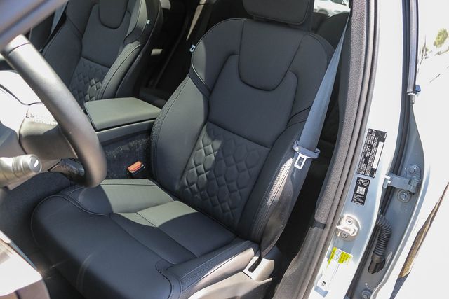 2026 Volvo XC60 Plus - Photo 24
