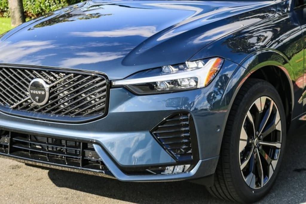 New 2026 Volvo XC60 B5 Plus SUV