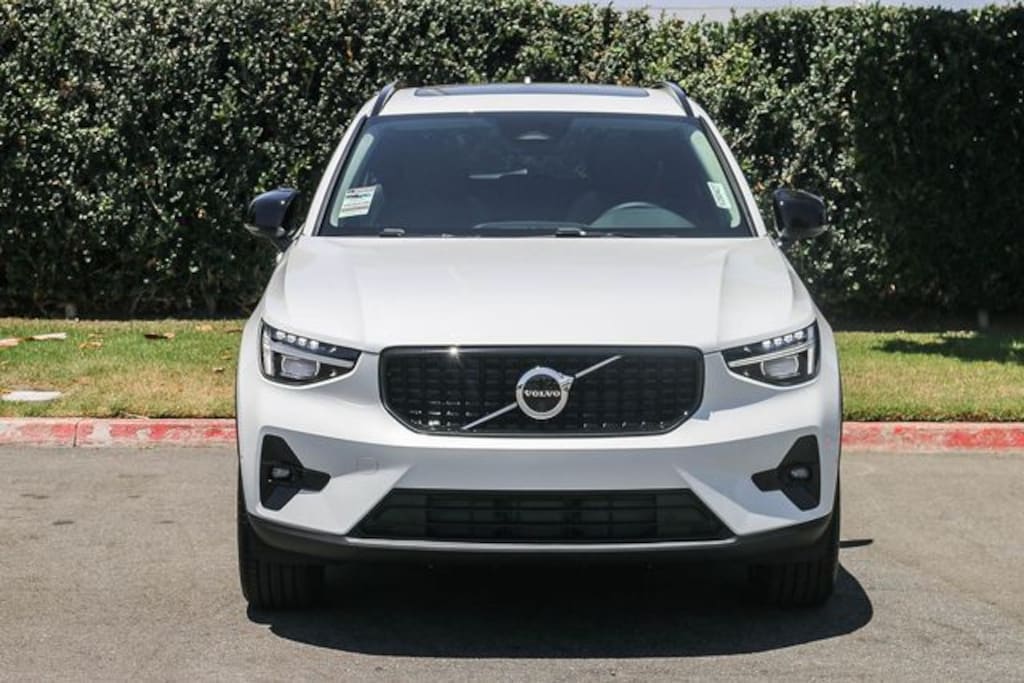 New 2026 Volvo XC40 B5 Ultra SUV