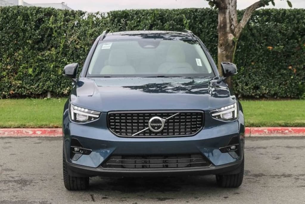 New 2026 Volvo XC40 B4 Plus SUV