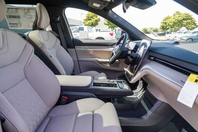2025 Volvo EX90 Ultra - Photo 17