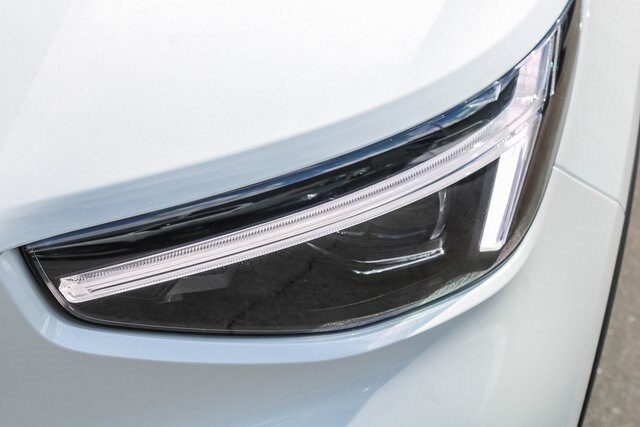 2025 Volvo XC40 photo 4