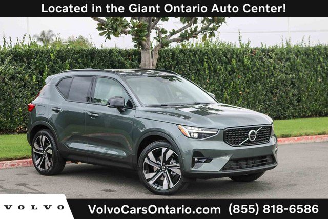 2026 Volvo XC40 B5 Ultra Dark AWD's photo