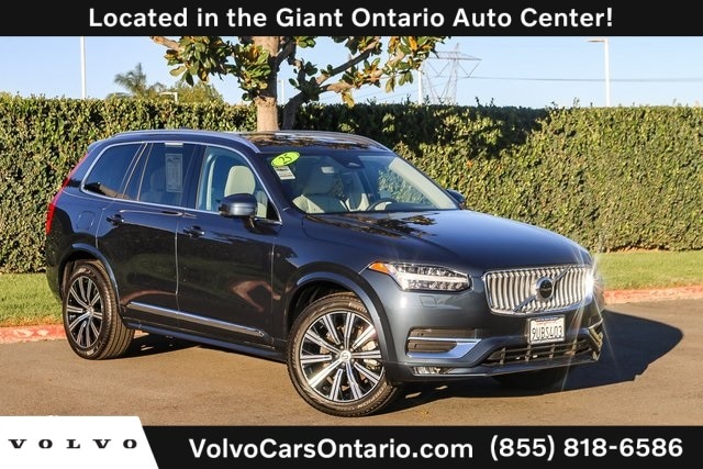 2025 Volvo XC90 Core's photo