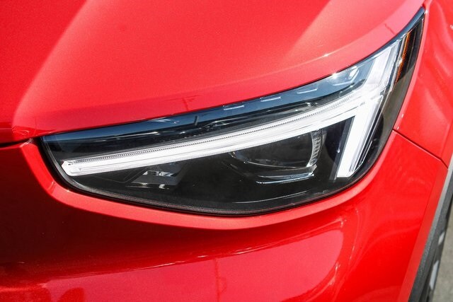 2025 Volvo XC40 photo 4