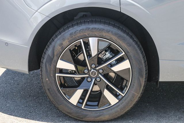 2026 Volvo XC60 Plus - Photo 11