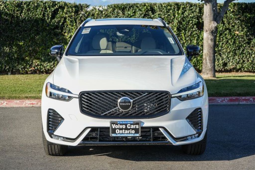 New 2026 Volvo XC60 B5 Core SUV