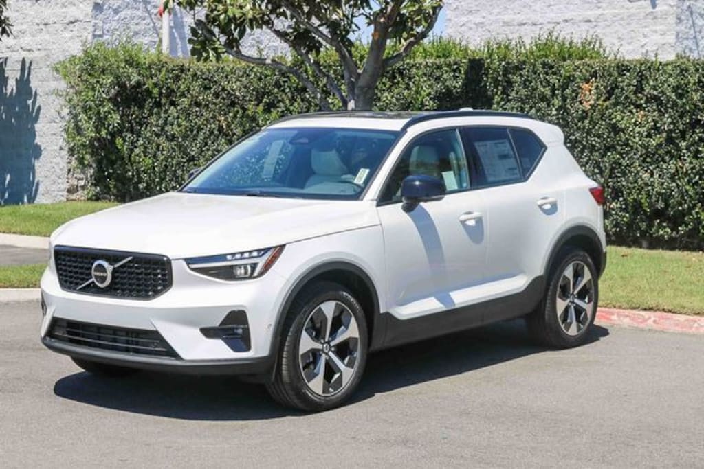 New 2026 Volvo XC40 B5 Plus SUV
