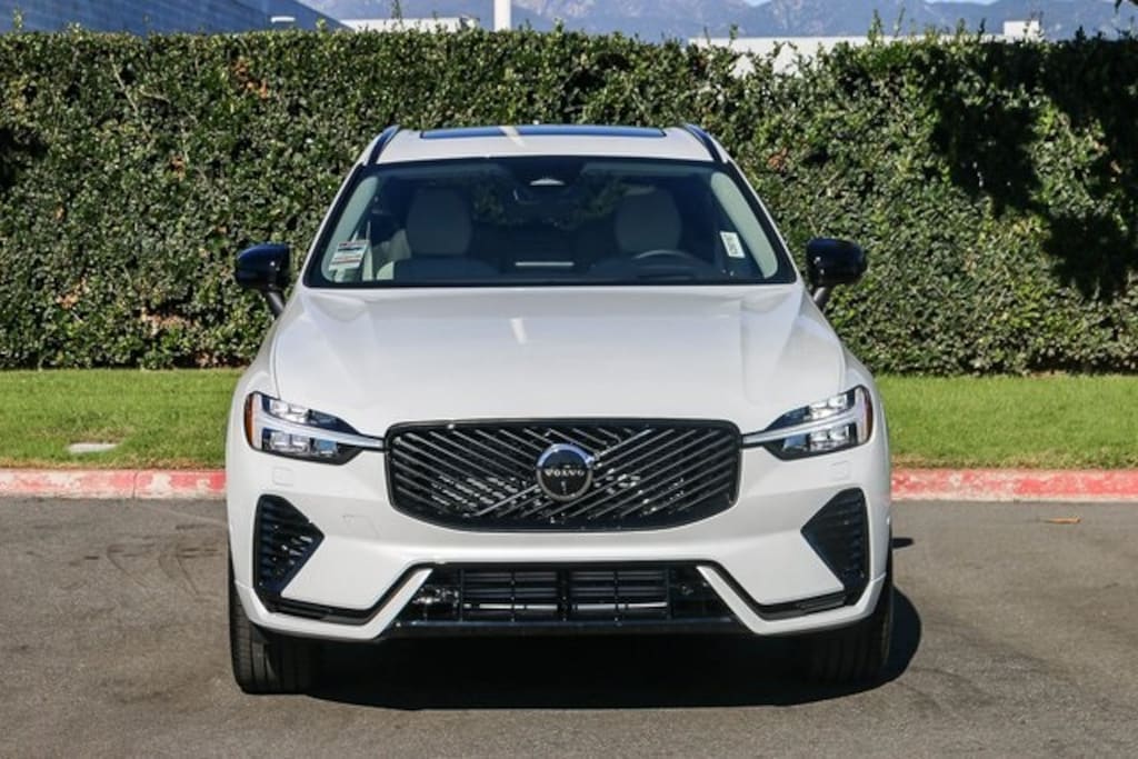 New 2026 Volvo XC60 plug-in hybrid T8 Ultra SUV