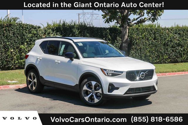 2026 Volvo XC40 B5 Plus Dark AWD's photo
