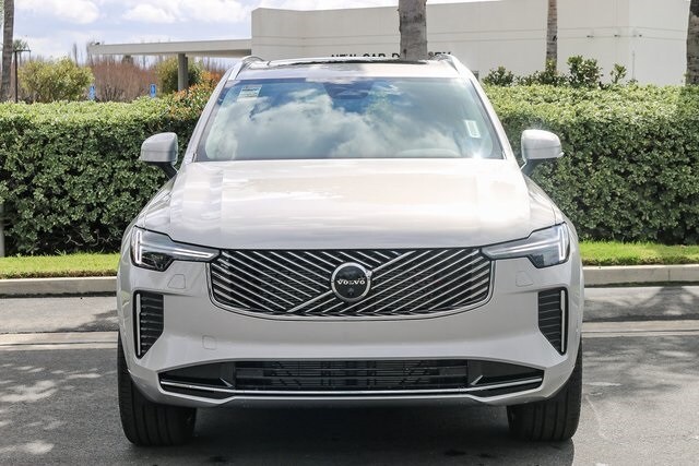 2025 Volvo XC90 Plus photo 2