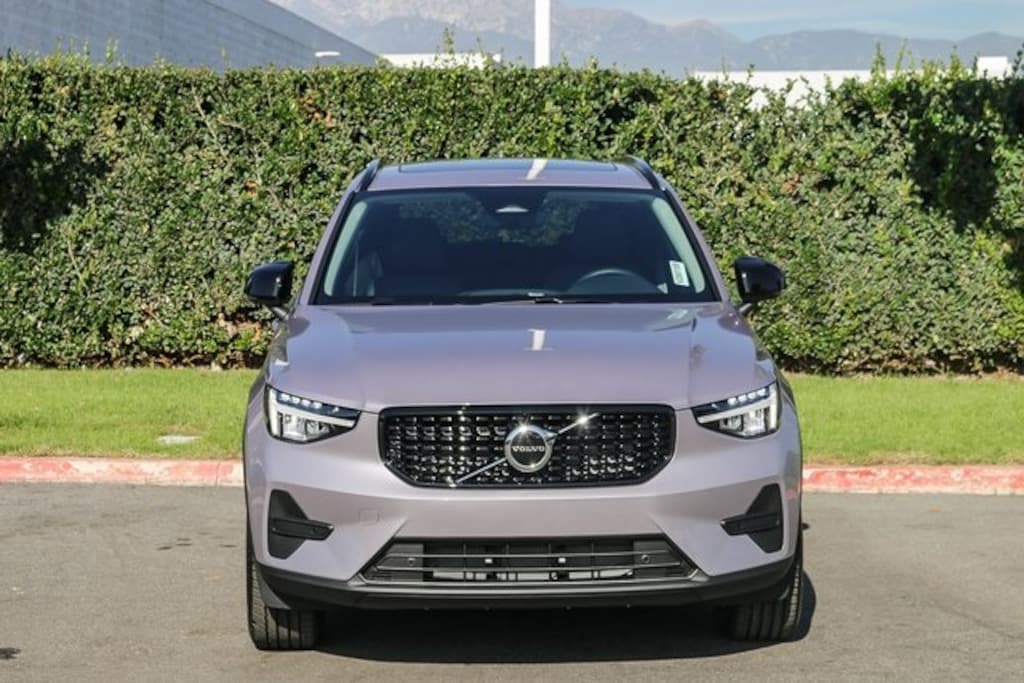 New 2026 Volvo XC40 B4 Core SUV