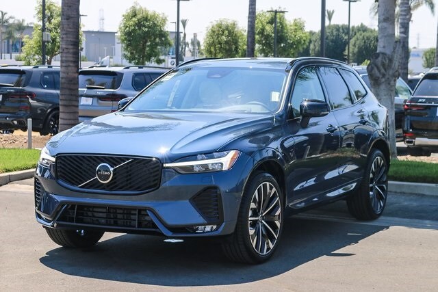 2026 Volvo XC60 B5 photo 3
