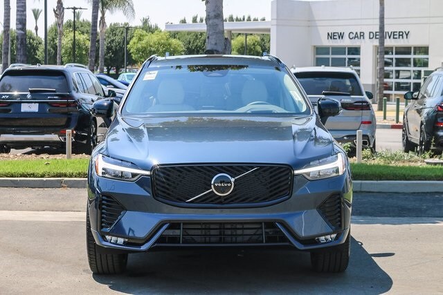 2026 Volvo XC60 B5 photo 2