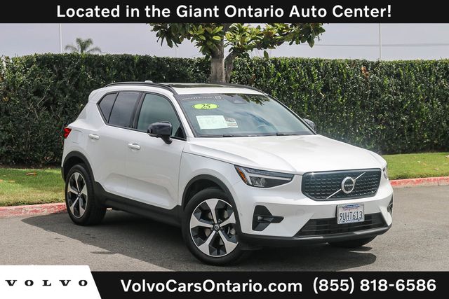 2025 Volvo XC40 B5 Plus Dark AWD's photo