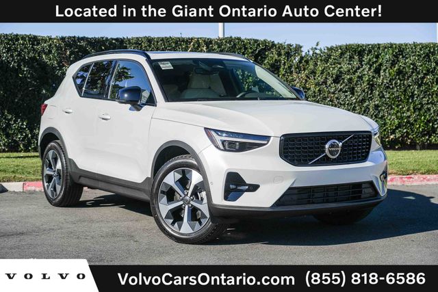 2026 Volvo XC40 B5 Plus Dark AWD's photo