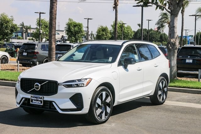2025 Volvo XC60 Hybrid T8 Plus photo 3
