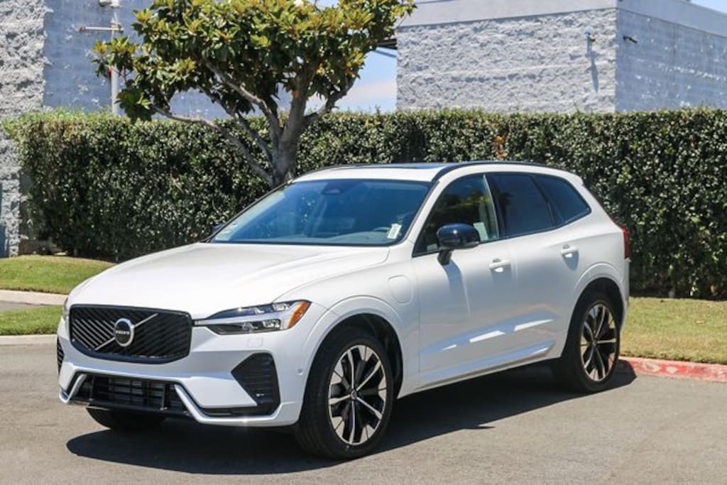 New 2026 Volvo XC60 plug-in hybrid T8 Plus SUV