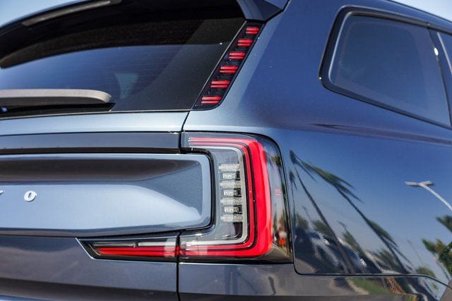 2025 Volvo EX90 Ultra - Photo 9