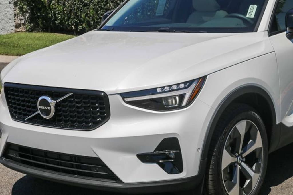 New 2026 Volvo XC40 B5 Plus SUV