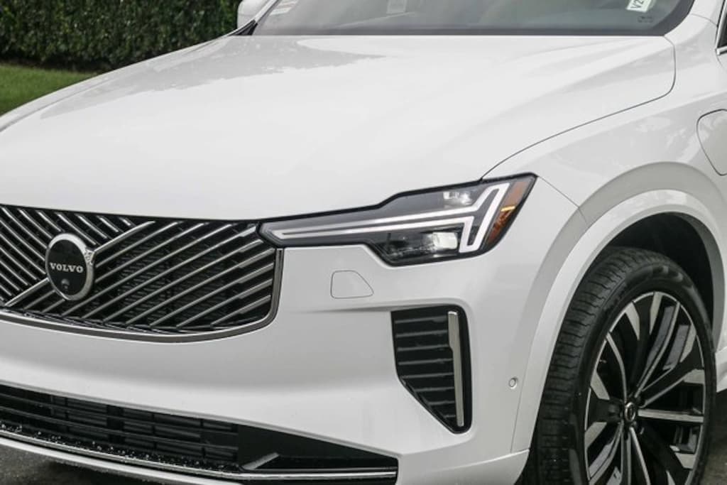 New 2026 Volvo XC90 plug-in hybrid T8 Plus 7-Seater SUV