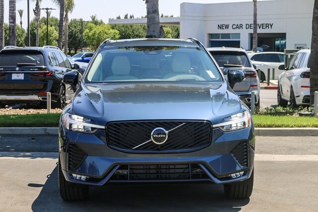 2026 Volvo XC60 B5 photo 2