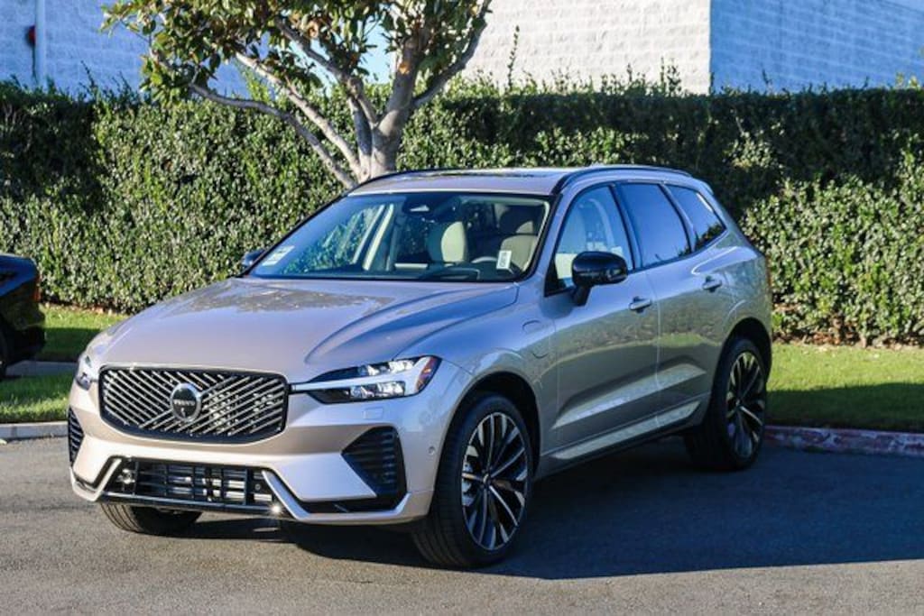 New 2026 Volvo XC60 plug-in hybrid T8 Ultra SUV