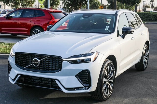 2025 Volvo XC60 B5 Core photo 3