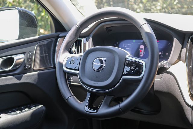 2026 Volvo XC60 Plus - Photo 16