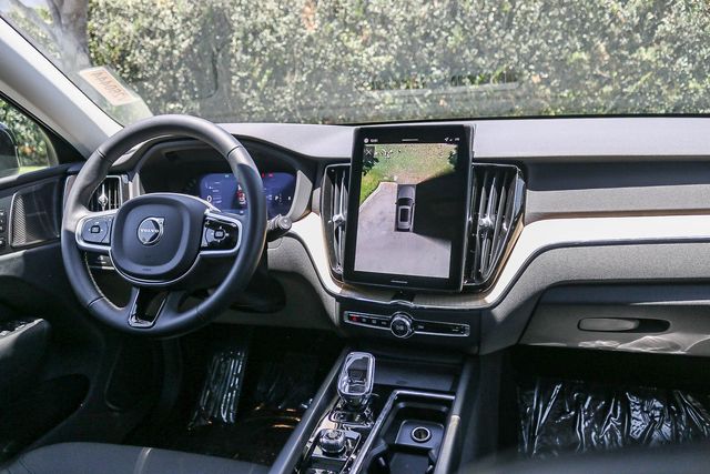 2026 Volvo XC60 Plus - Photo 13
