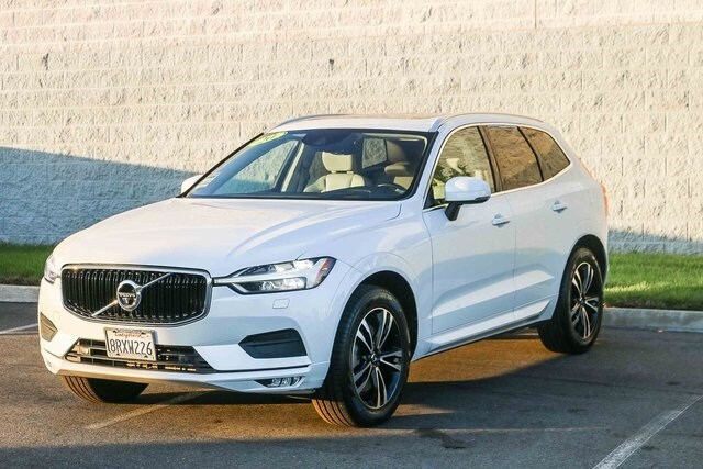 2020 Volvo XC60 T6 Momentum photo 3